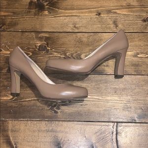 nine west tan heels